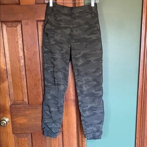 Athleta Women’s Green Camouflage Brooklyn Pants